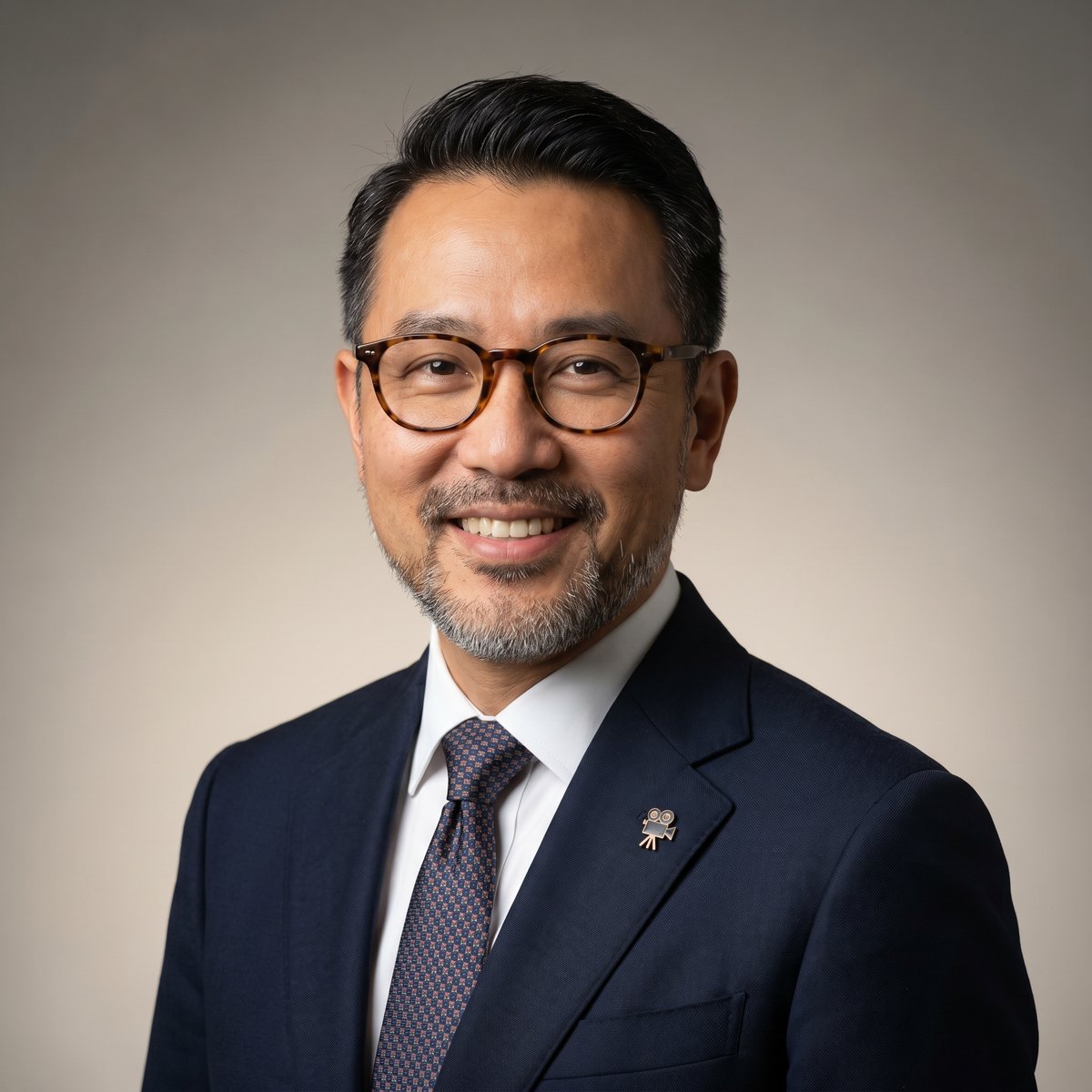 今日看料影视导演顾问